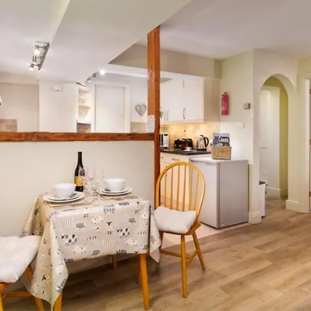 Thomas Fold Flat Country house